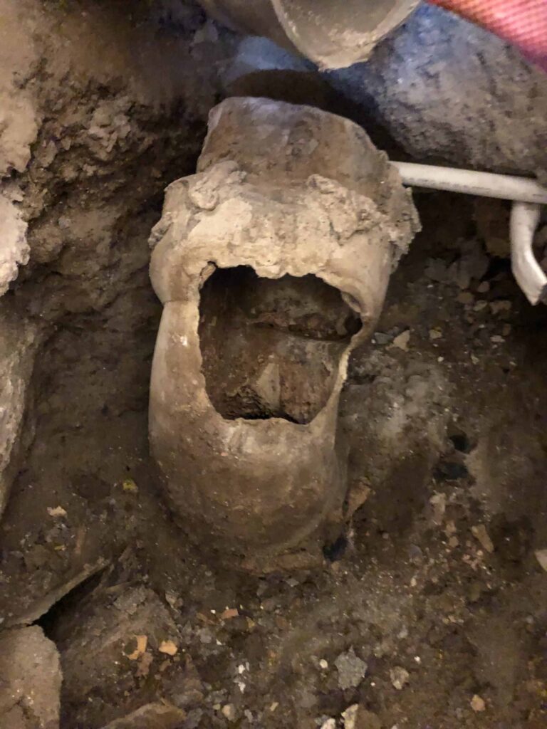 Kicsit előre szaladva a bontás részéhez, a fénykép remekül megmutatja a palást hiányt az idomon.